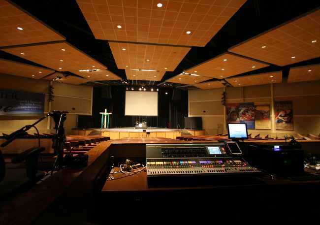 CrossRoads Church goes iLive