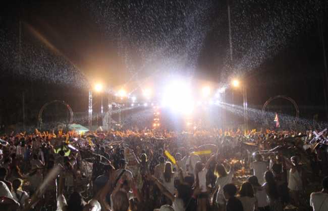 Audiocenter performs, come rain or shine