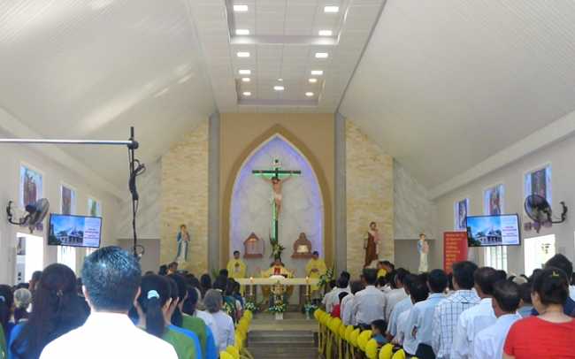 QV Sound outfits Tan Thinh Church