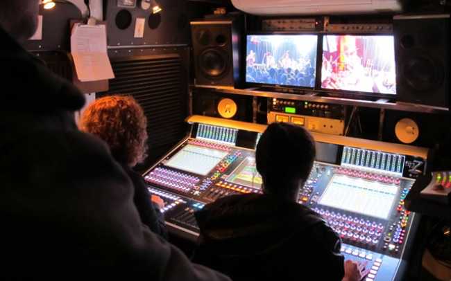 Students utilise a DiGiCo SD7 for Mavis showcase
