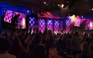 High resolution video displays help Saddleback congregation see clearly