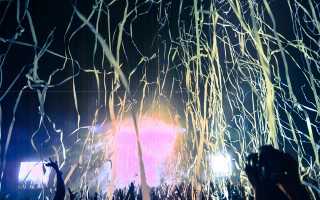J Davis provides sound for DJ Tiesto