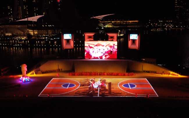 Singapore celebrates 48th birthday with Christie display