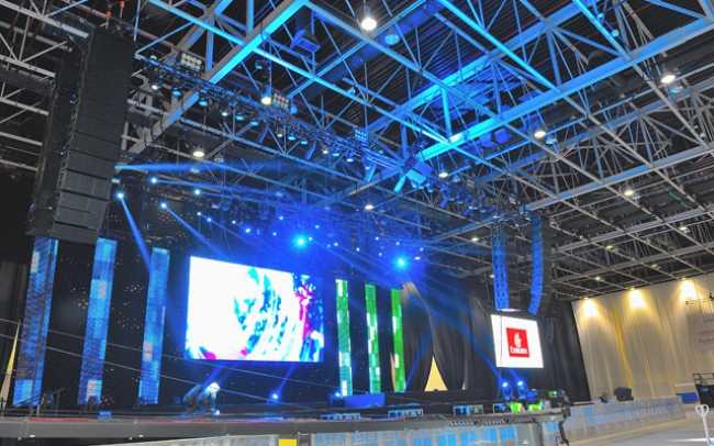 Leo roars into Dubai