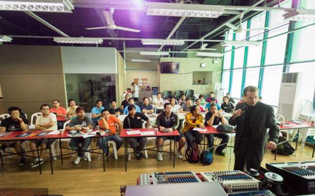Peavey holds successful seminars in Manila and Bangkok