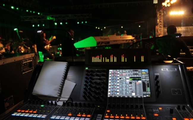 The Experience calls on Yamaha CL desks