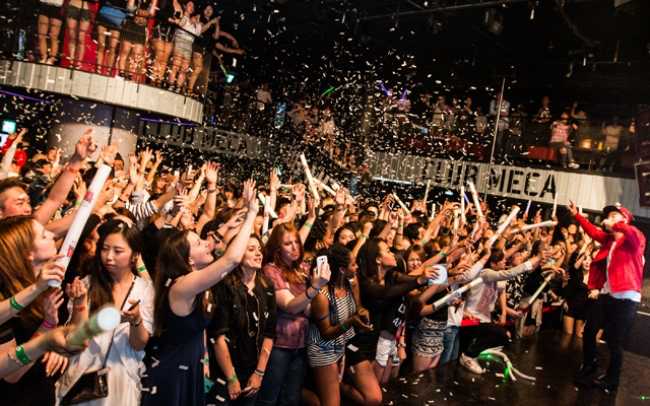 Seoul’s revellers head towards Meca 